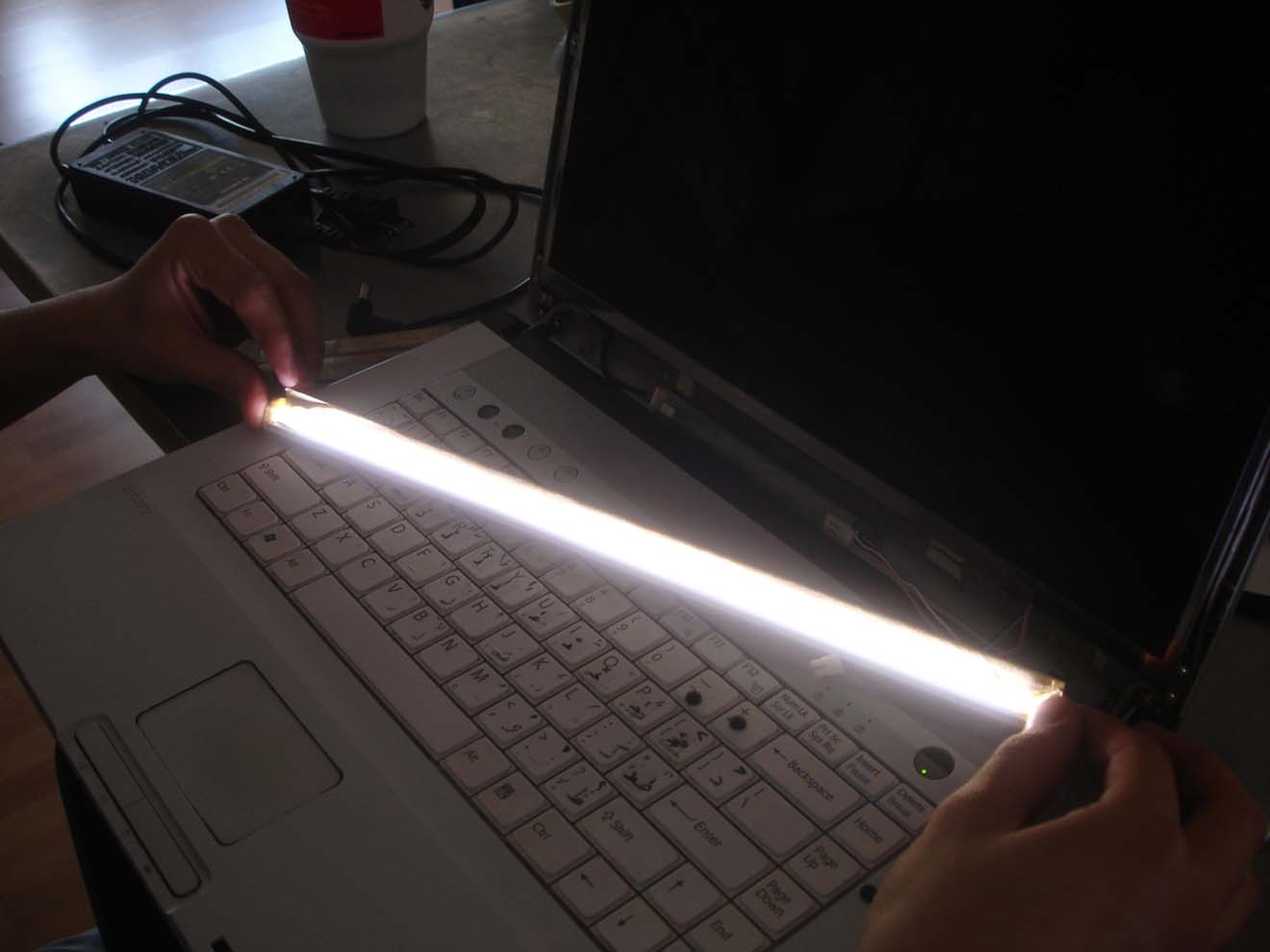Замена и ремонт подсветки экрана ноутбука в Евпатории